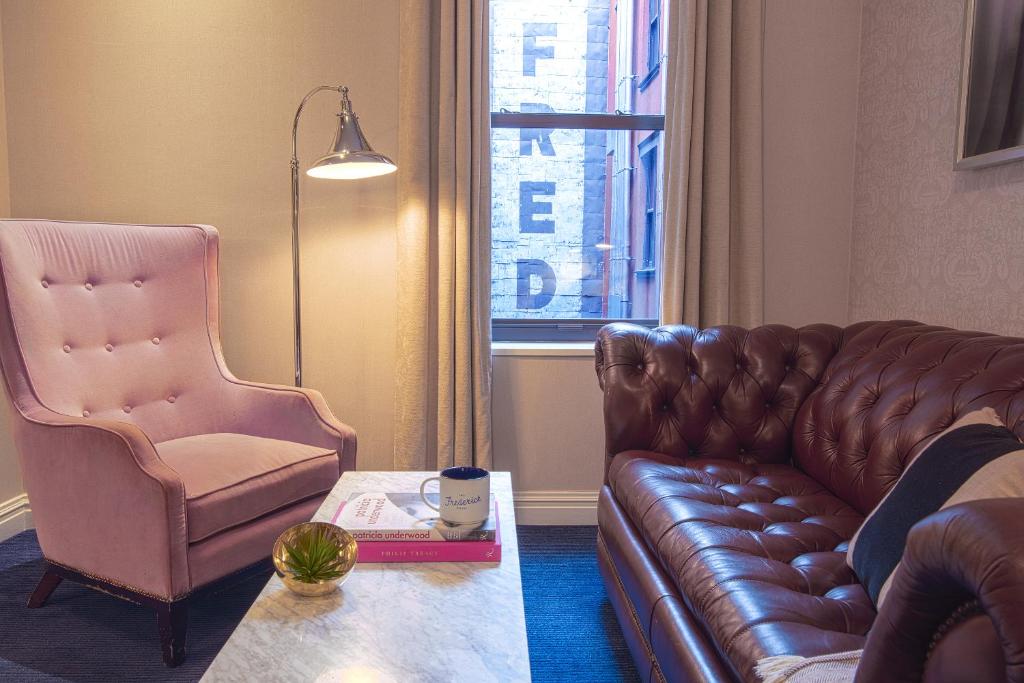 Junior Suite 1 King Bed & Sofa Bed