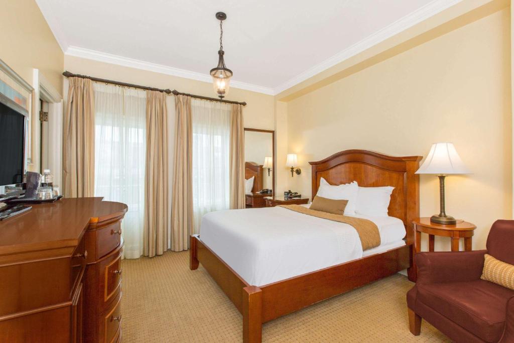 Queen Room – Non-Smoking