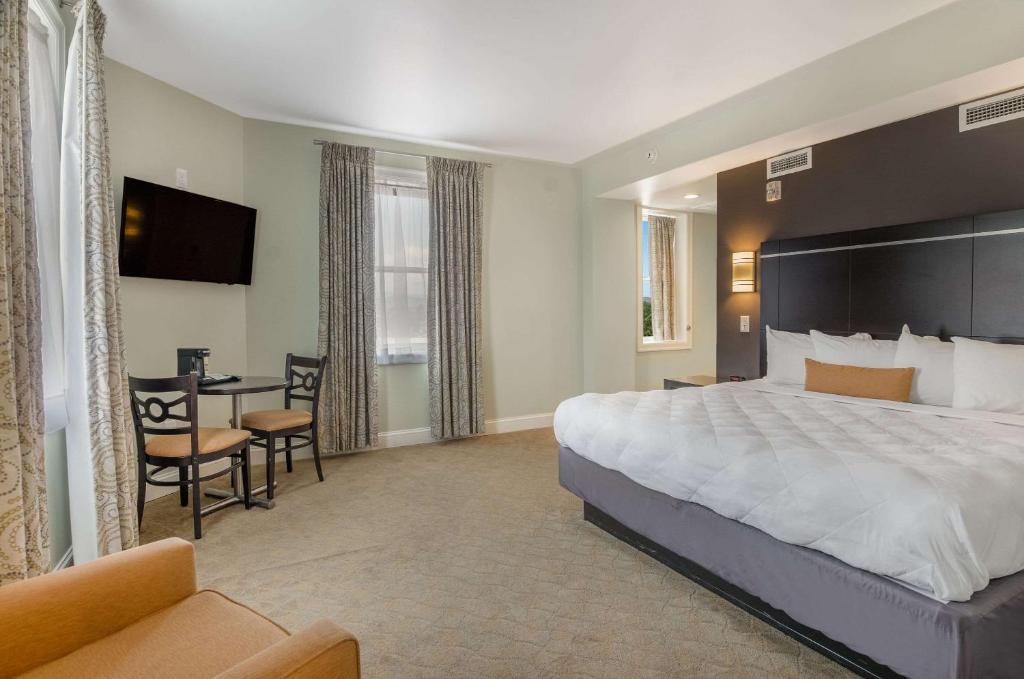 King Room – AccessibleNon-Smoking