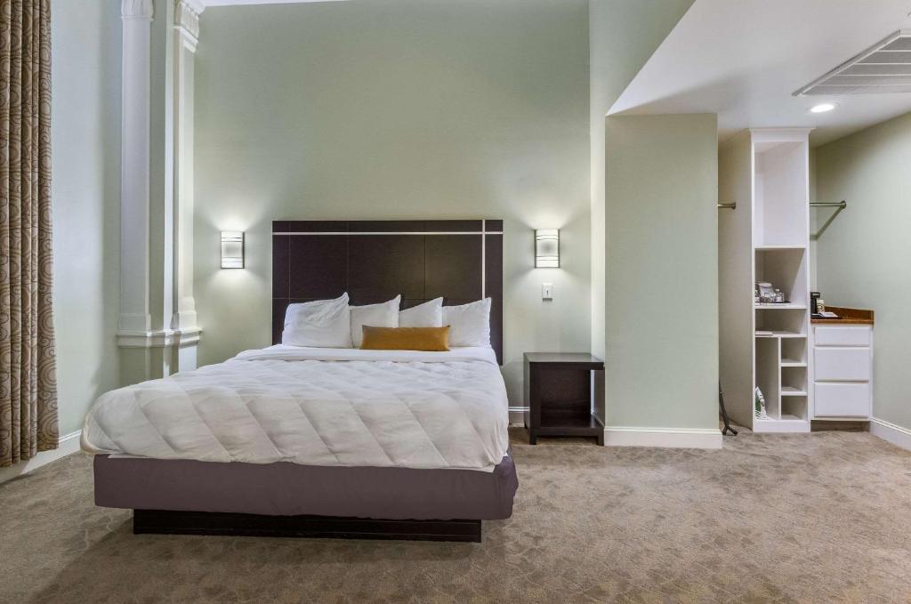 King Room – AccessibleNon-Smoking