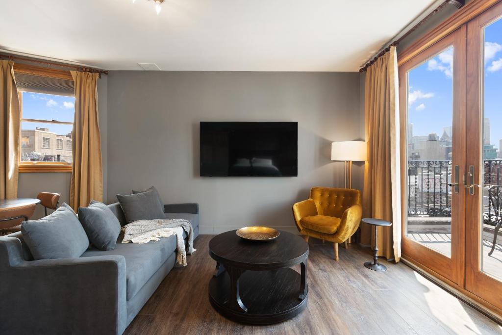 Quintessential King with Balcony