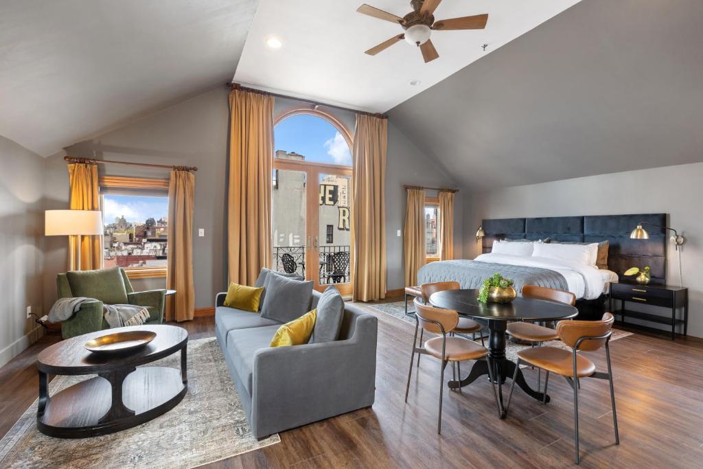 Quintessential King with Balcony