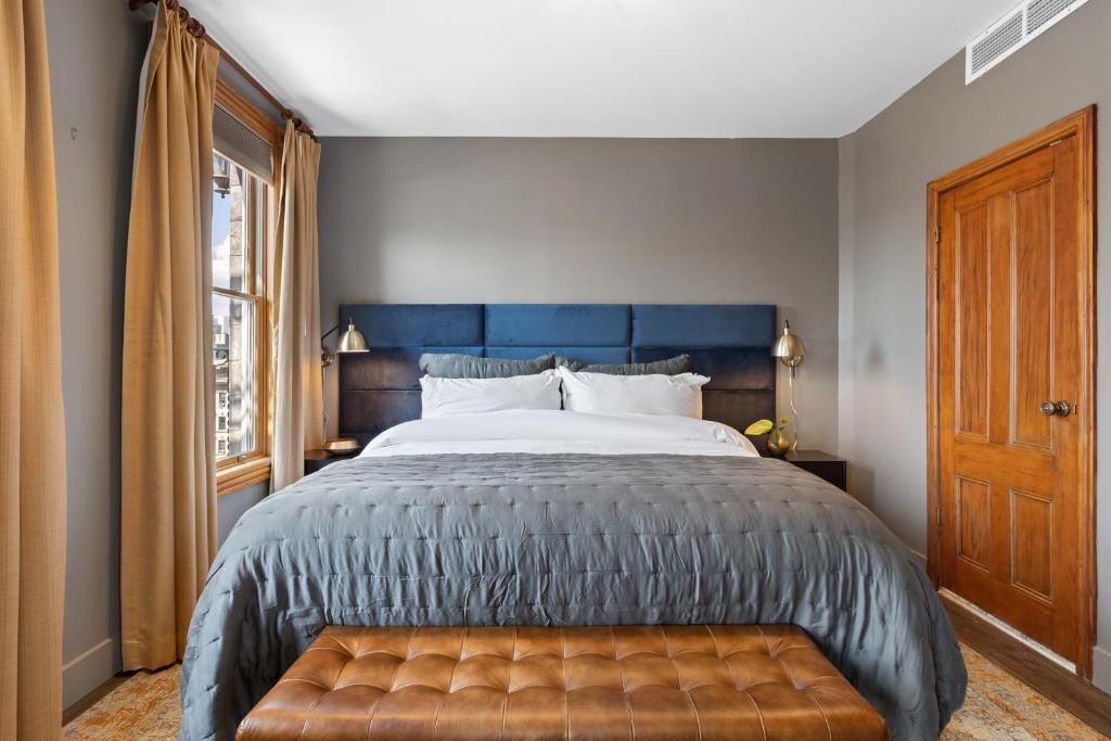 Quintessential King with Balcony