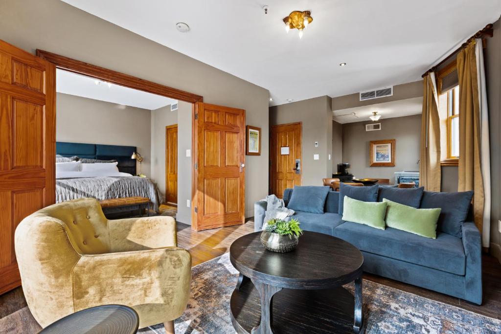 Quintessential King with Balcony