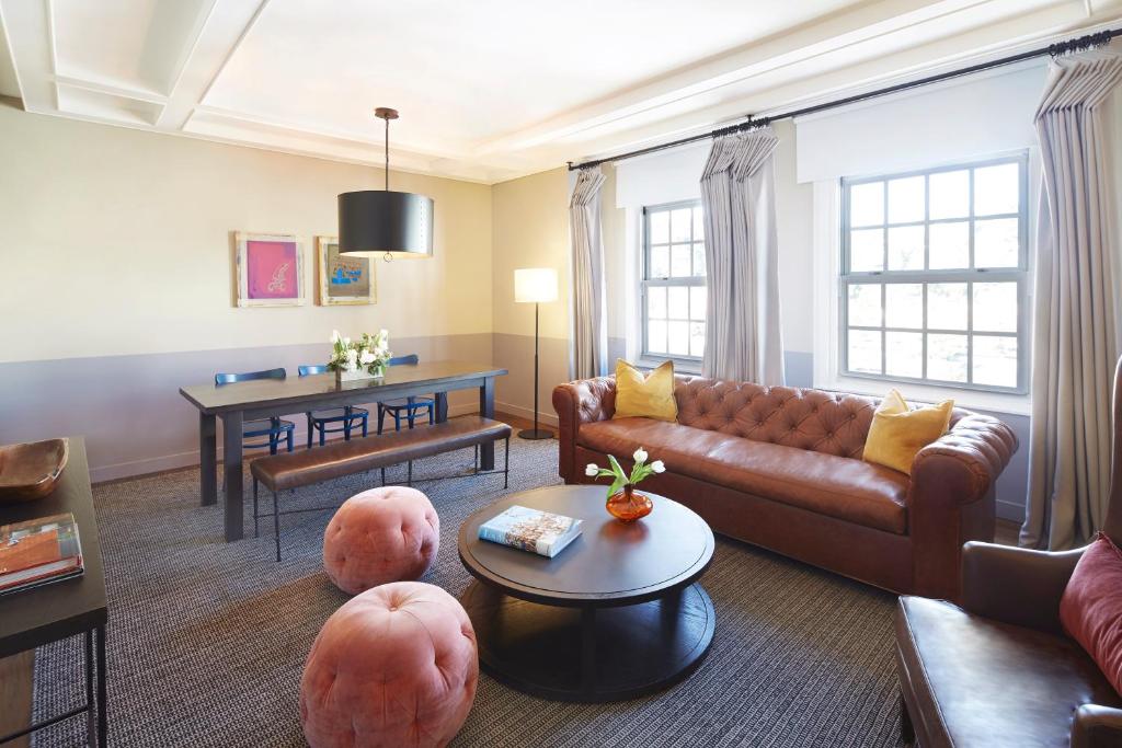 One-Bedroom King Suite