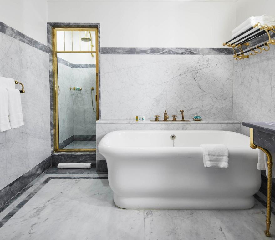 Deluxe One Bedroom Pied-a-Terre Suite