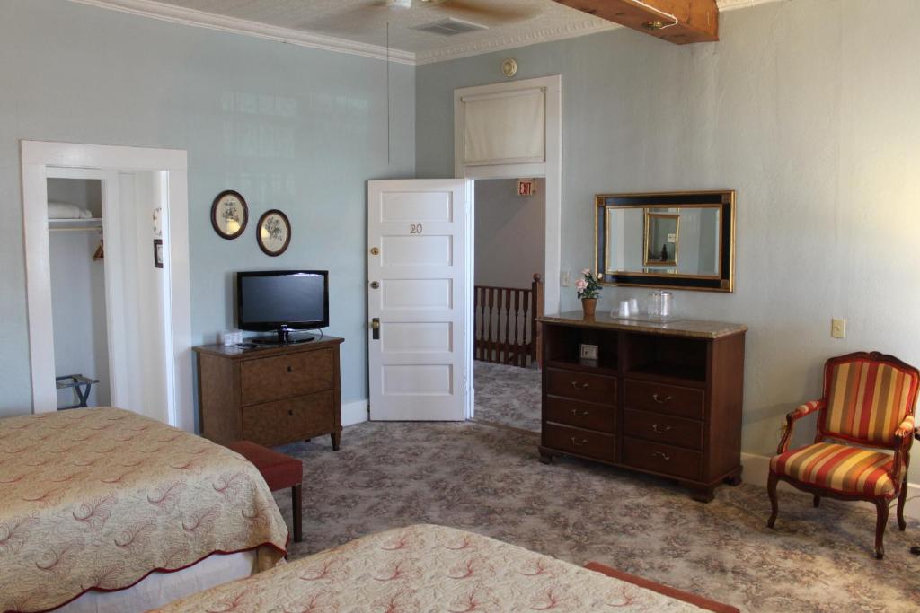 Deluxe Queen Room with Two Queen Beds