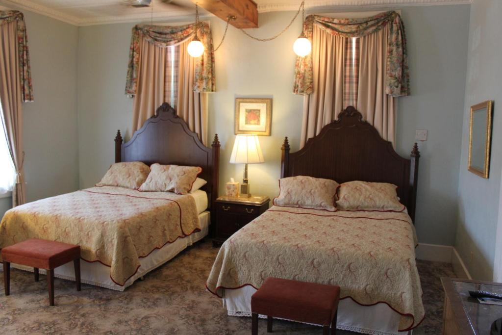 Deluxe Queen Room with Two Queen Beds