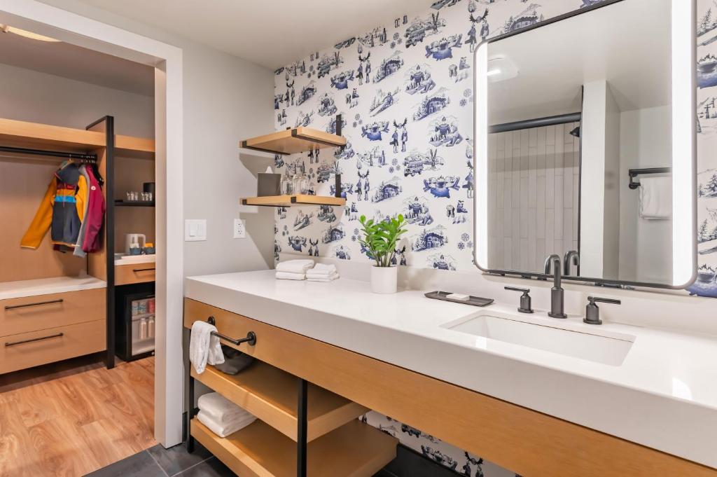 King Room with Balcony