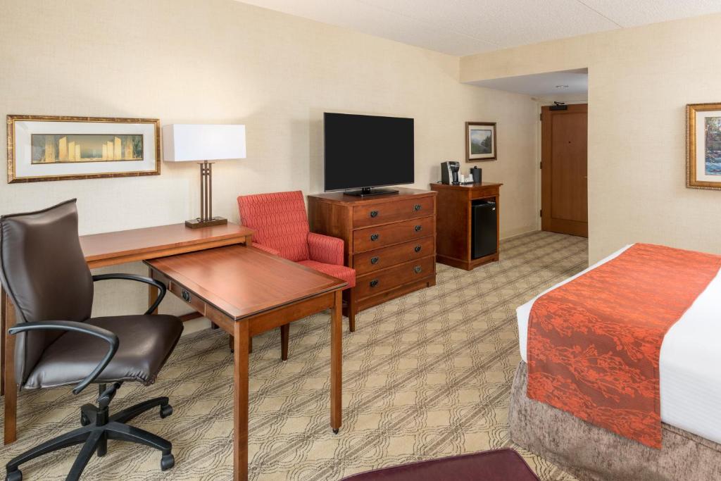 Standard Room with King Bed