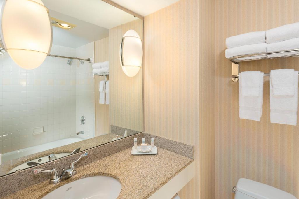 Two Queen Size Beds with Roll-in Shower