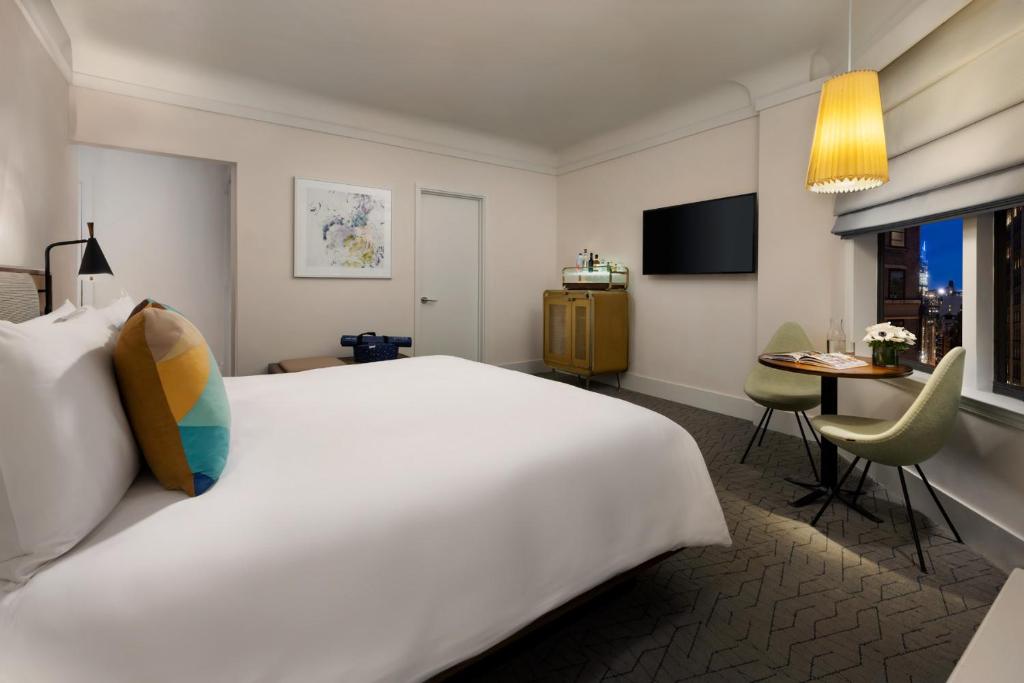 Deluxe Guest Corner King