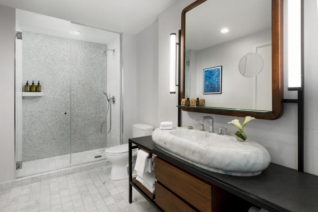 Deluxe Queen Room with Two Queen Beds