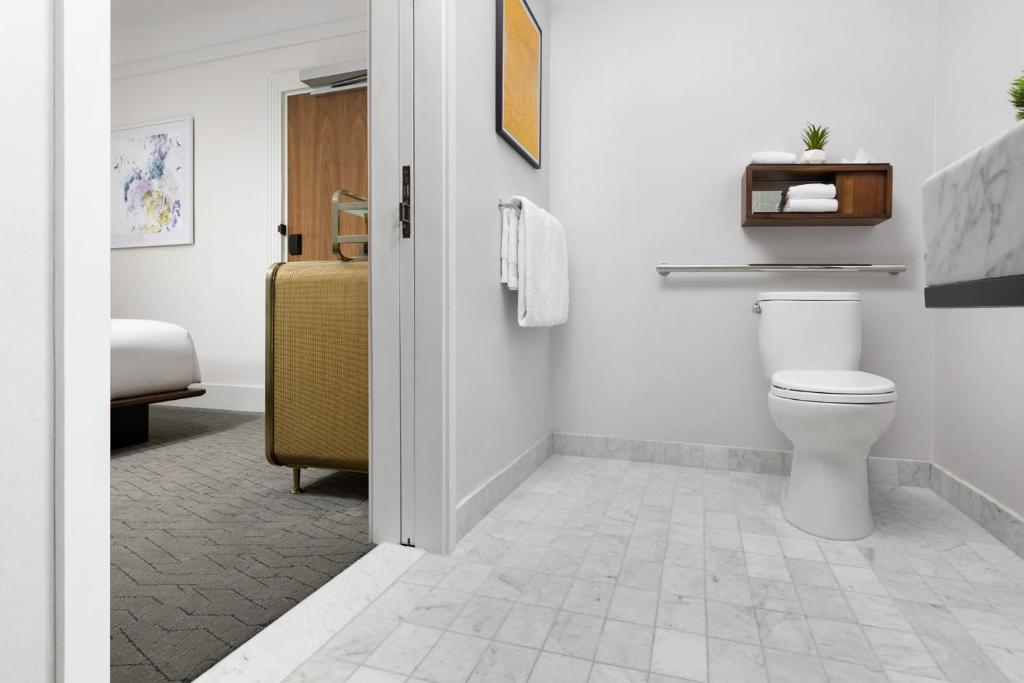 Queen Room – Disability Access