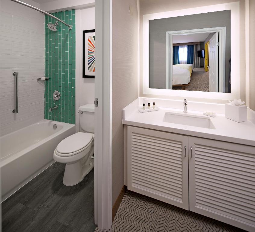 King Suite with Courtyard View