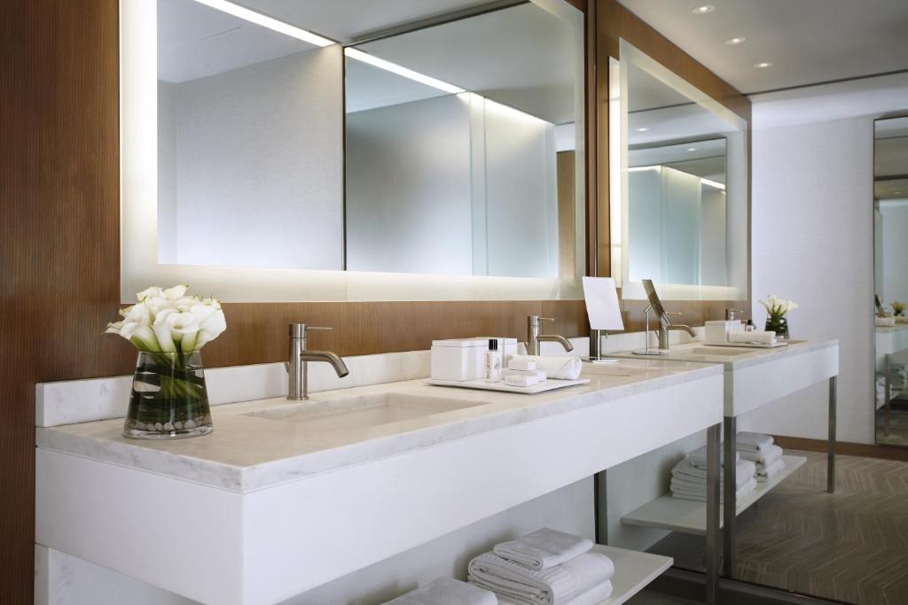 Premier Room with One King Bed