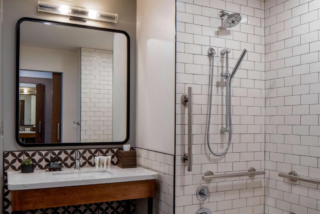 Deluxe King Room – Disability Access