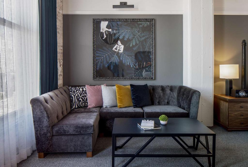 Deluxe Queen Room ADA