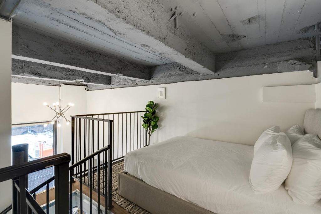 Studio – Split Level