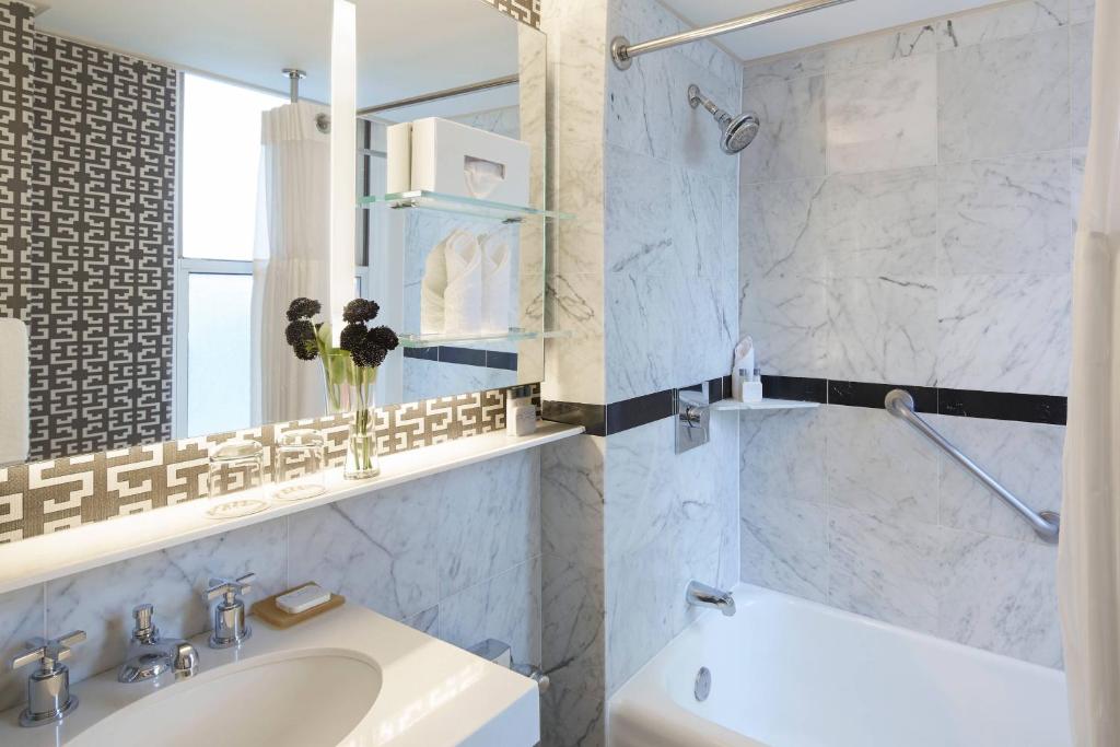 Standard King Room – Hearing Accessible