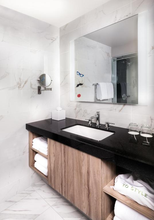 Deluxe Room1 King Non-Smoking