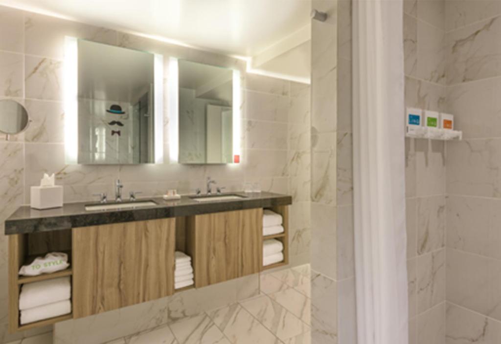 King Junior Suite Non-Smoking