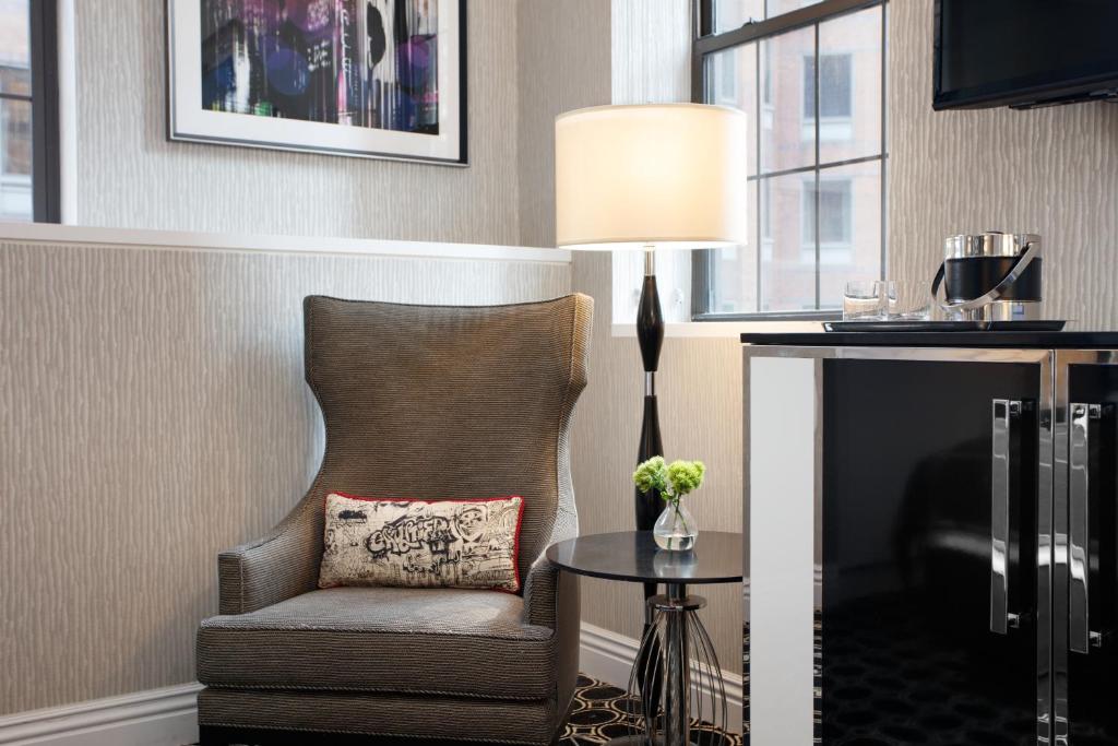 Executive Corner King