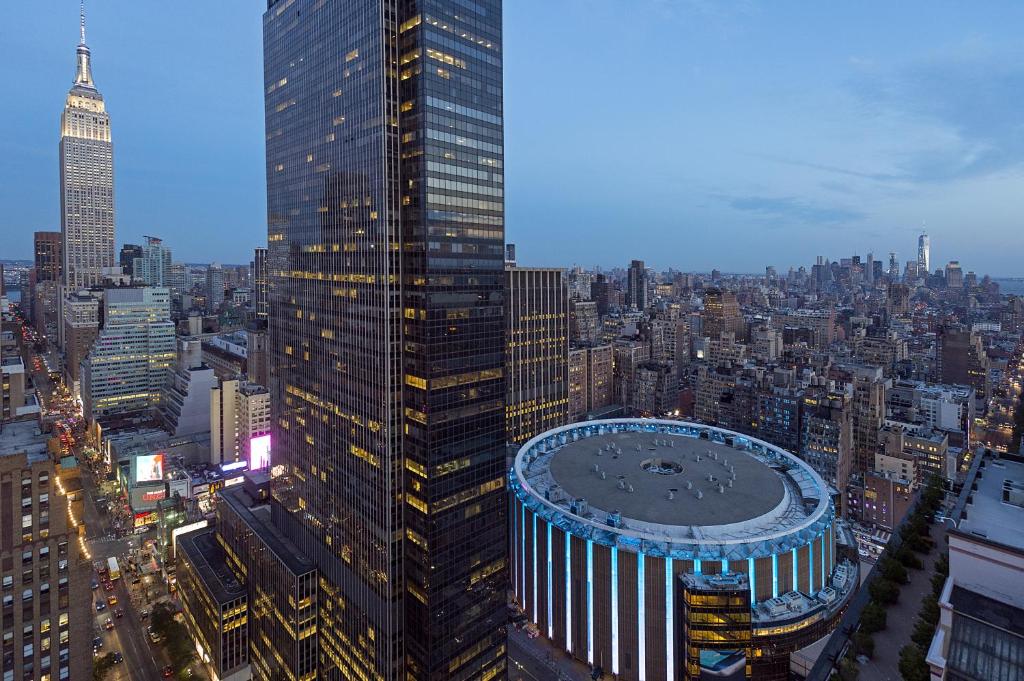 Standard Queen Room with View