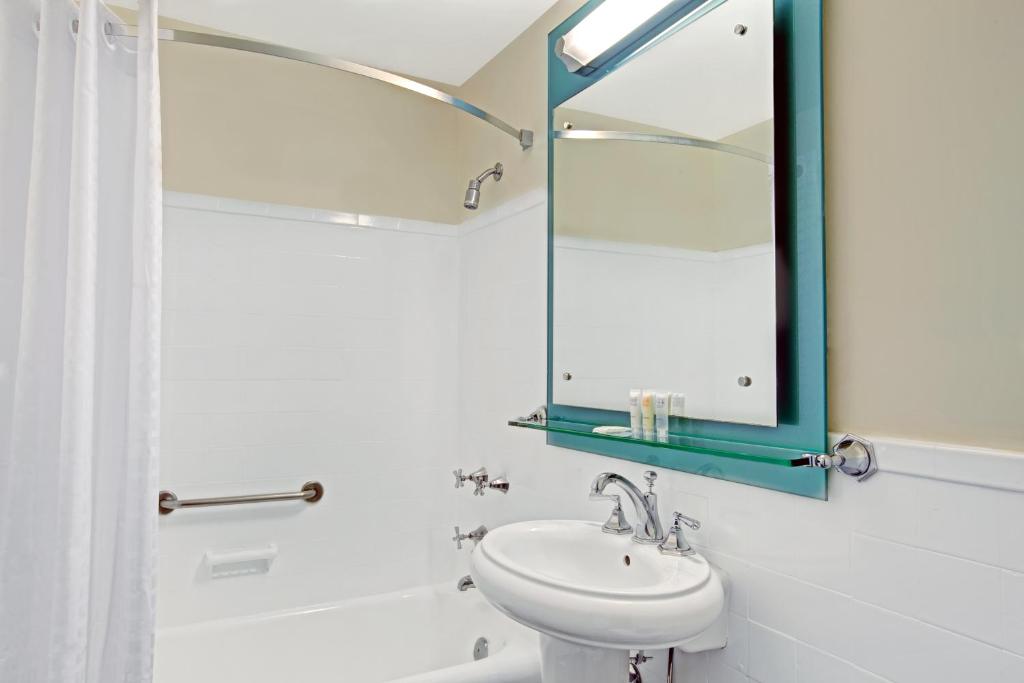 Standard Room with Two Double Beds