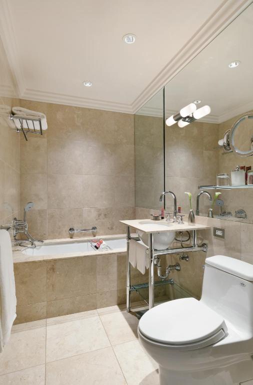 Premier City View King Suite