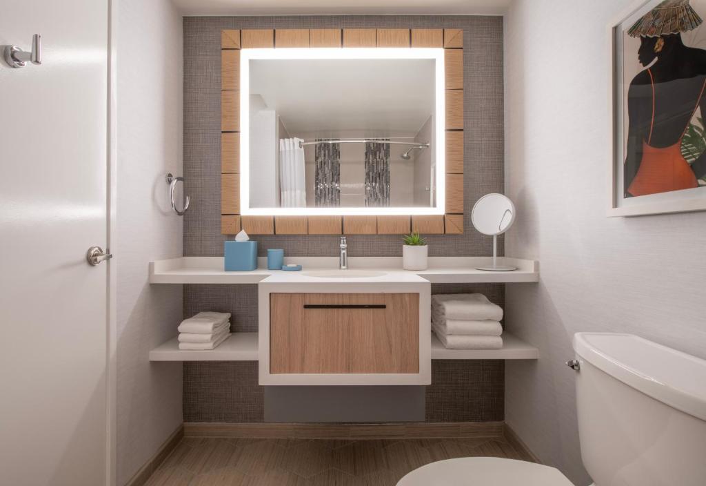 Deluxe Queen Room with Two Queen Beds