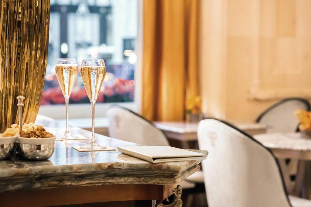 Deluxe King Room – Mobility Accessible