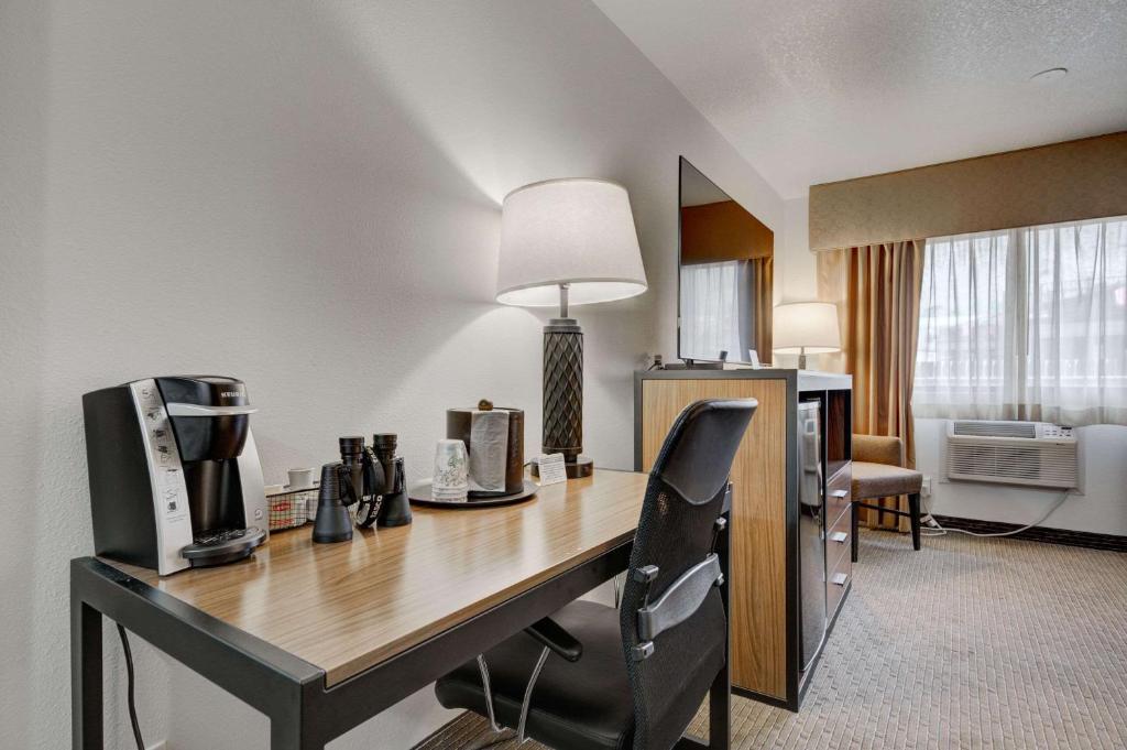 Queen Room with Two Queen Beds – Non-Smoking