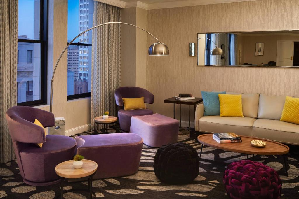 King Room – Club Level