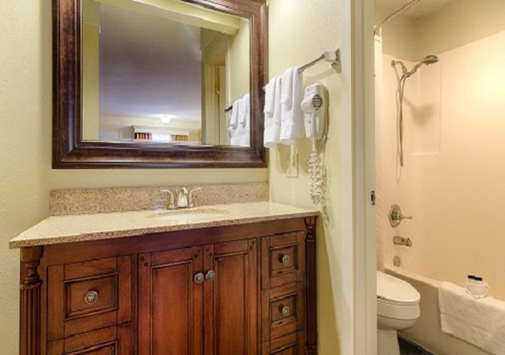 Double Queen Smoking Room