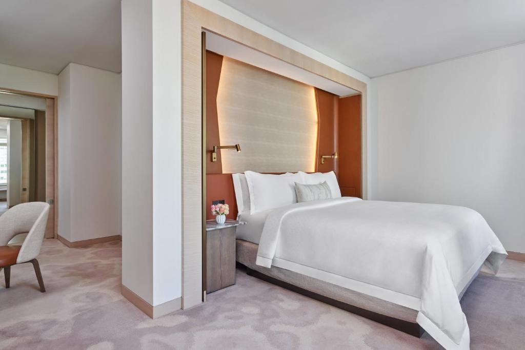 Metropolitan Suite 1 Bedroom Suite 1 King Corner room