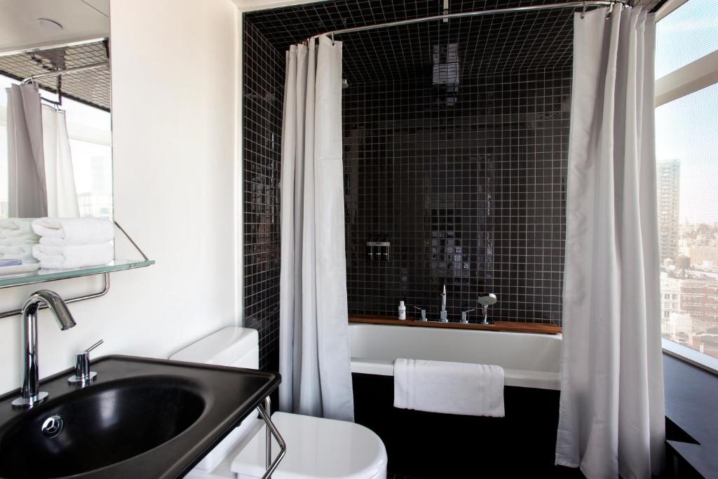 Standard Double Room with Two Double Beds