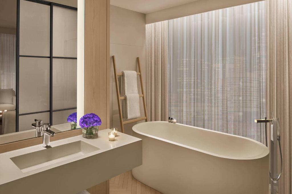 One-Bedroom Suite with Balcony