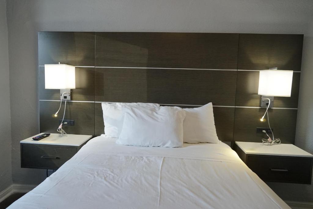 Deluxe Double Room with Shared Bathroom