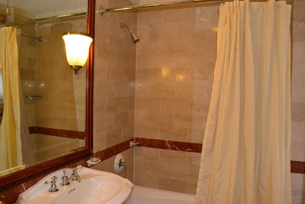 King Corner Superior