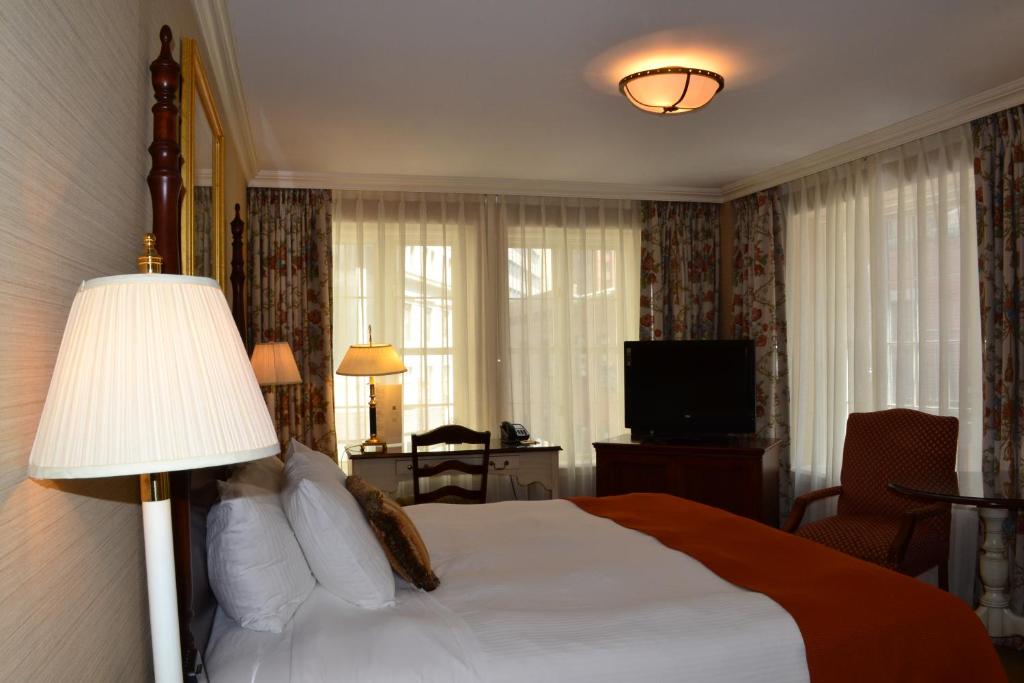 King Corner Superior