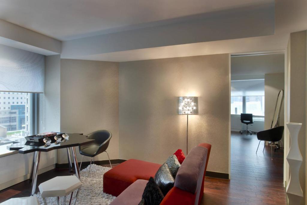 One-Bedroom King Suite with City View Non-Smoking