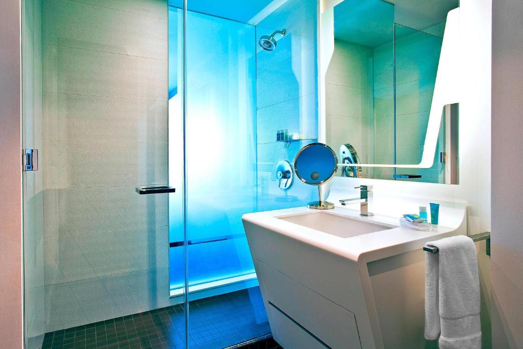 One-Bedroom King Suite with City View Non-Smoking