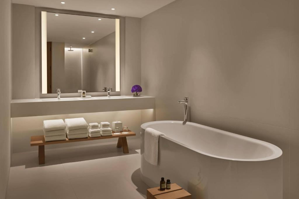 Premier Suite 1 Bedroom Suite 1 King