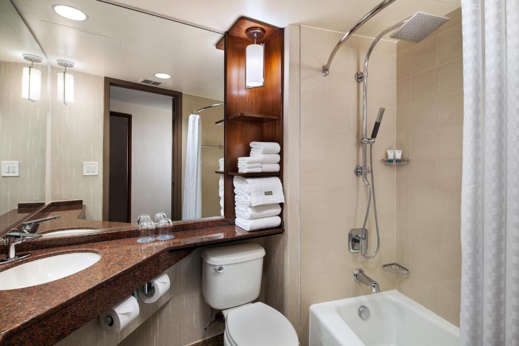 Redondo Suite 1 Bedroom Suite 1 King Sofa bed City view