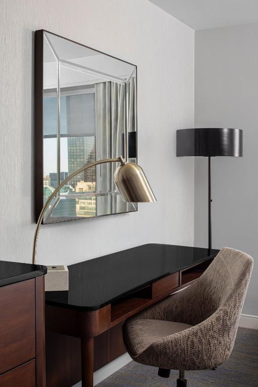 Traditional King Room – Hearing Accessible