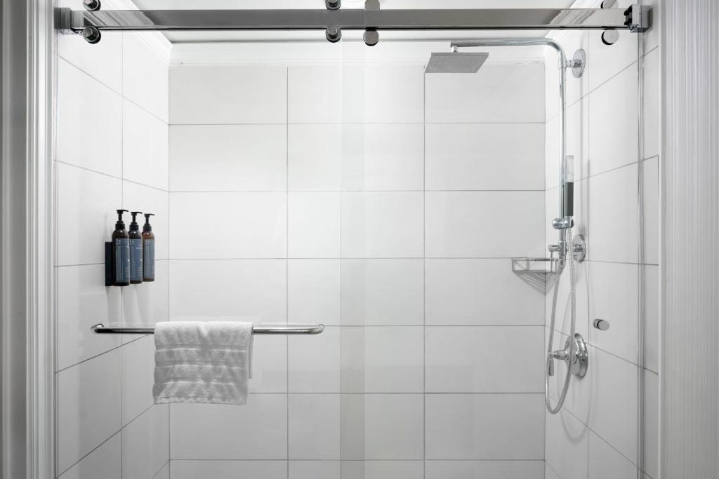 Deluxe King Room with City View