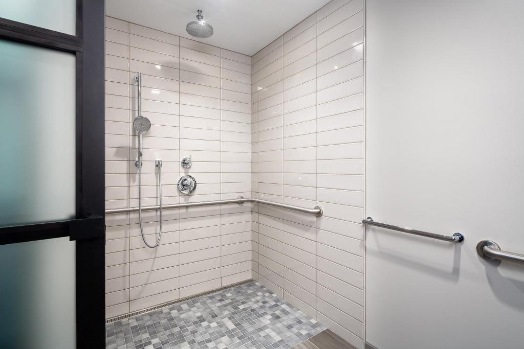 Skyline Club Level Double Queen