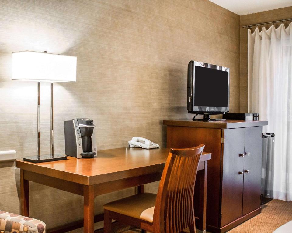 Standard Double Room with Two Double Beds – Non-Smoking