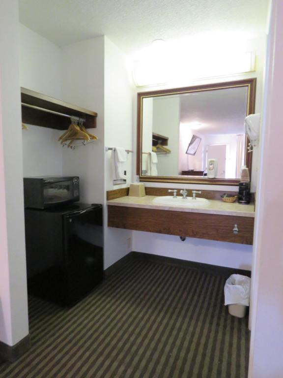 Queen Room with Two Queen Beds – Smoking